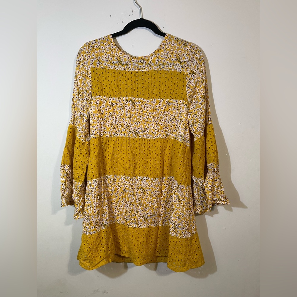 lovericke Dress Women’s Medium tunic mini yellow W/White Flowers bell sleeves